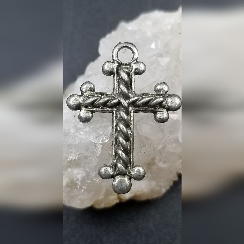 Cathedral cross rosary pendant. P145